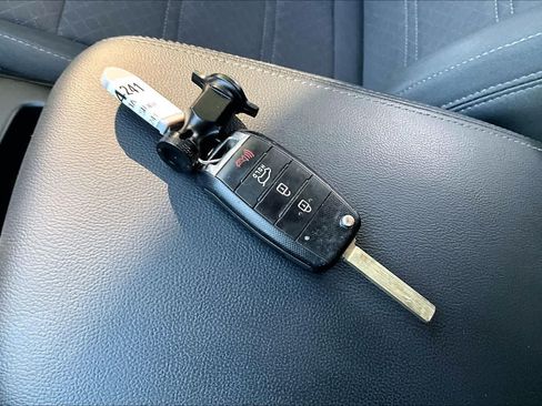 Used 2019 Kia Sorento L FWD image 14