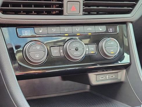 Certified 2024 Volkswagen Jetta SE FWD image 25