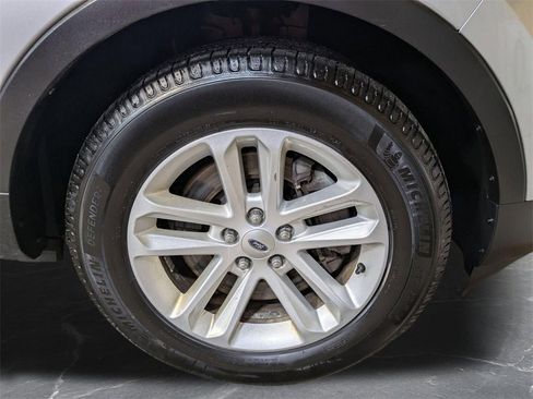 Used 2015 Ford Explorer XLT image 26