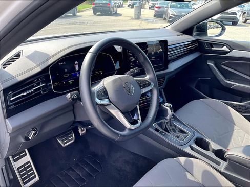 Used 2025 Volkswagen Jetta Sport image 8