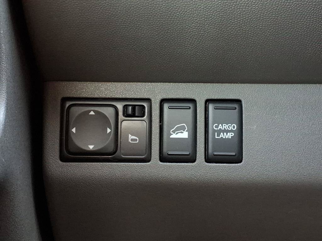 Used 2018 Nissan Frontier SV AWD/4WD image 17