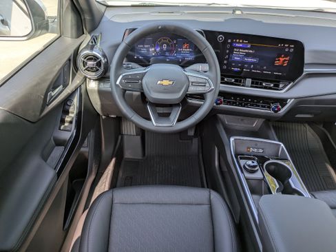 New 2026 Chevrolet Equinox LT w/ Convenience Package II image 4