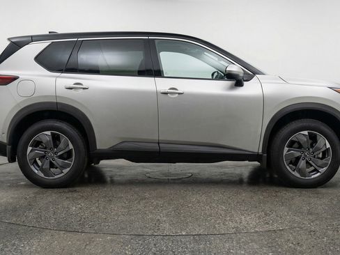 Used 2025 Nissan Rogue SV image 11