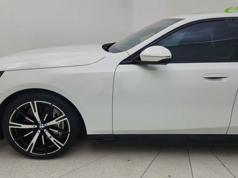 Used 2025 BMW 540i xDrive w/ M Sport Package AWD/4WD image 9