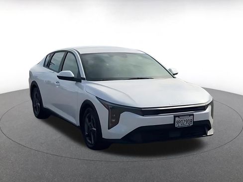 Used 2025 Kia K4 LXS image 2