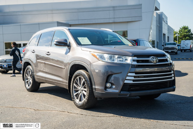 Used 2017 Toyota Highlander XLE AWD/4WD image 1
