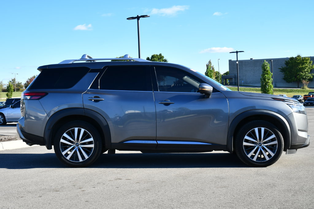 Used 2022 Nissan Pathfinder Platinum w/ Cargo Package AWD/4WD image 12