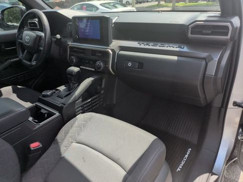 Used 2025 Toyota Tacoma SR5 AWD/4WD image 18