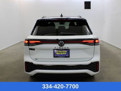 New 2026 Volkswagen Tiguan SE R-Line image 3