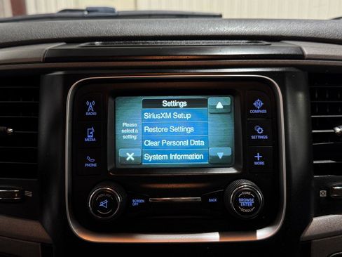 Used 2018 RAM 2500 Tradesman w/ Chrome Appearance Group image 32