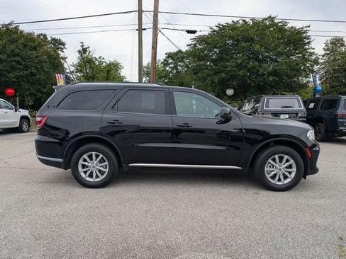 Used 2023 Dodge Durango SXT AWD/4WD image 2