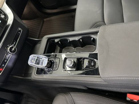 Used 2025 Volvo XC90 B5 Core w/ Protection Package AWD/4WD image 34