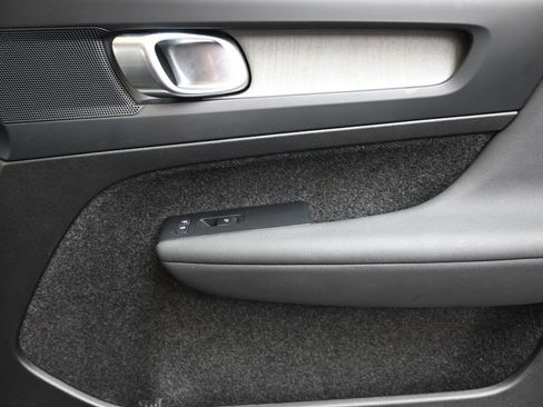 Certified 2025 Volvo XC40 B5 Core image 11