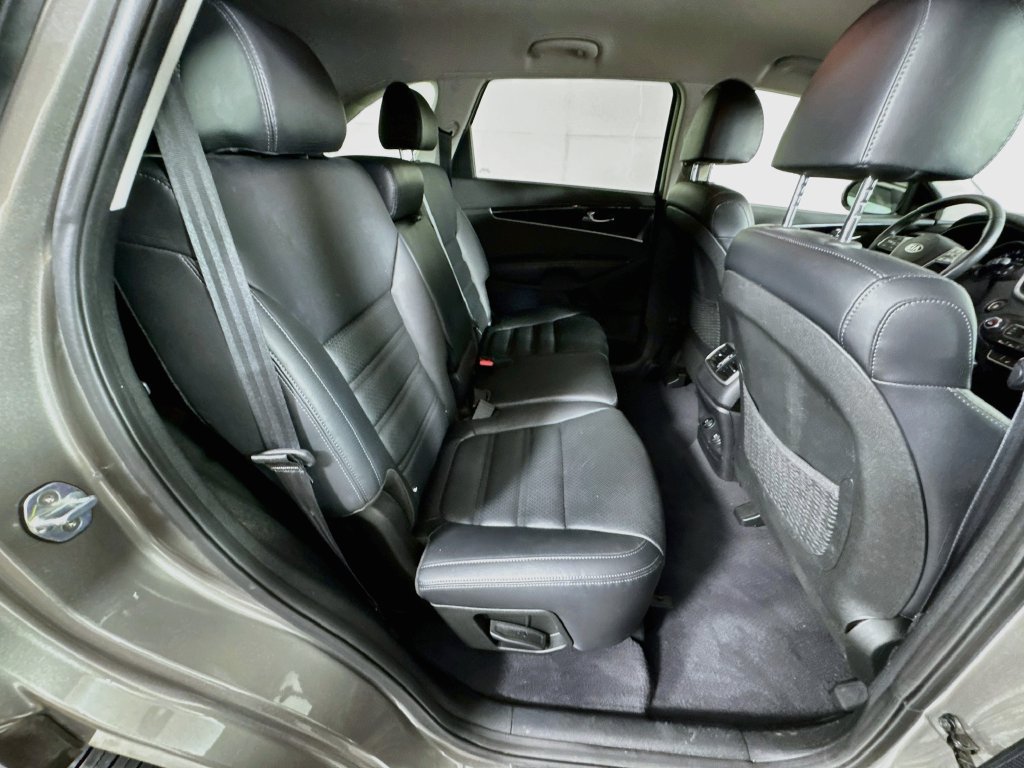 Used 2019 Kia Sorento EX FWD image 35