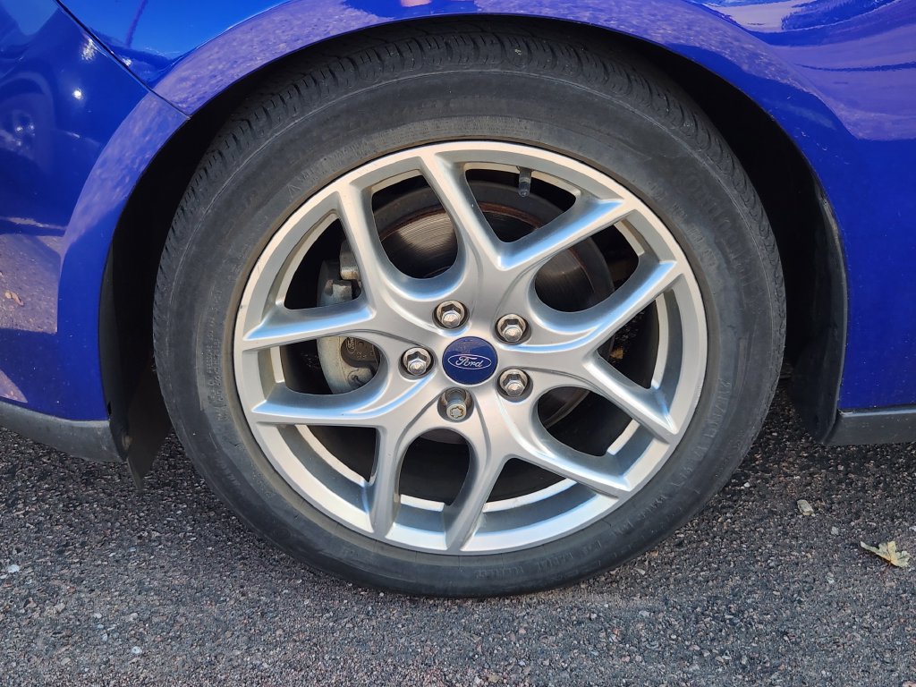 Used 2015 Ford Focus SE w/ Equipment Group 201A FWD image 9