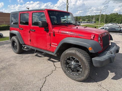 Used 2010 Jeep Wrangler Unlimited Sport AWD/4WD image 2