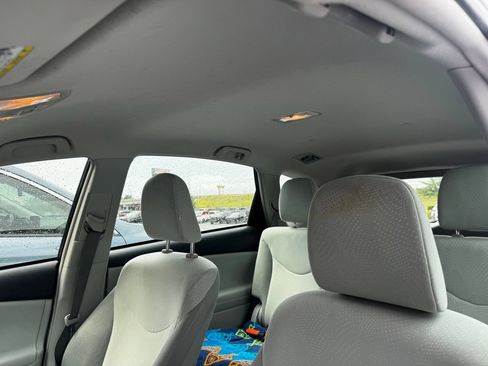 Used 2012 Toyota Prius V Three w/ Preferred Accessory Pkg FWD image 15