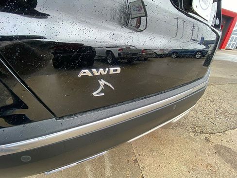 Used 2018 Cadillac XT5 Platinum w/ Driver Assist Package image 30