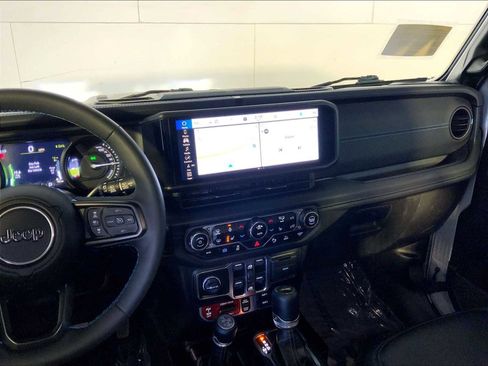 Used 2024 Jeep Wrangler Unlimited Rubicon 4xe AWD/4WD image 16