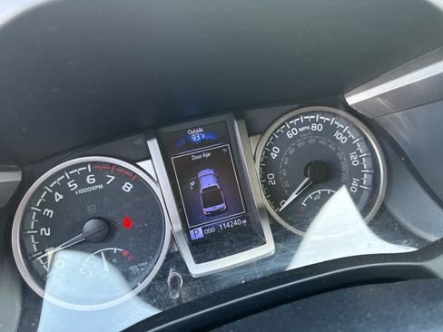 Used 2020 Toyota Tacoma SR5 RWD image 8