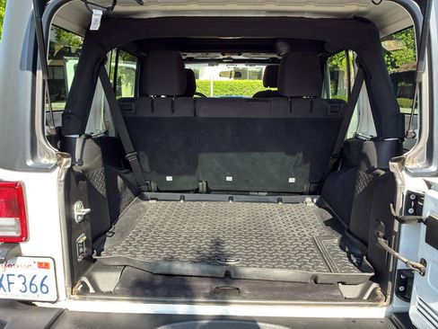 Used 2018 Jeep Wrangler Unlimited Sport w/ Connectivity Group AWD/4WD image 43