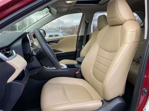 Used 2023 Toyota RAV4 XLE Premium image 20