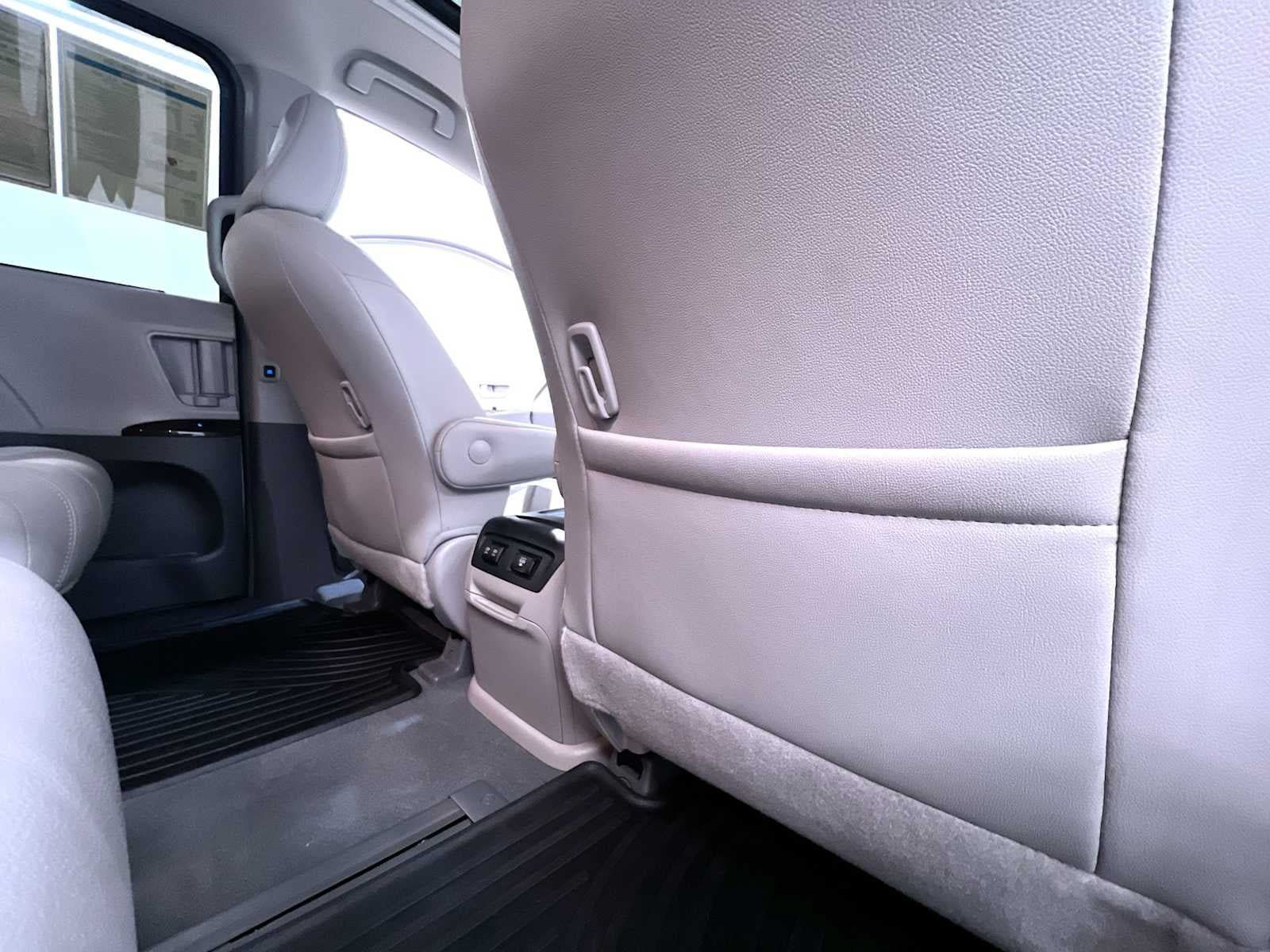 Used 2019 Toyota Sienna XLE w/ XLE Navigation Package FWD image 41