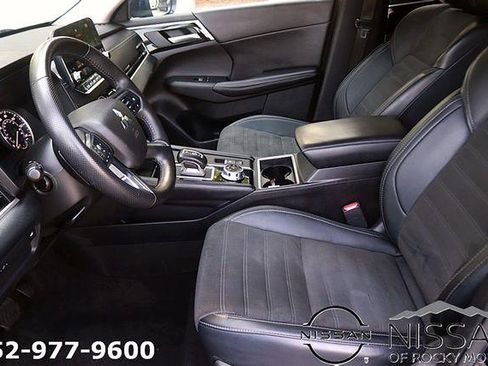 Used 2024 Mitsubishi Outlander FWD image 13