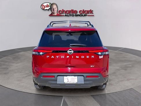 Used 2023 Nissan Pathfinder SV image 4