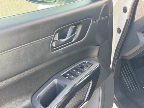 Certified 2024 Nissan Pathfinder SV image 13