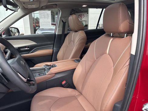 Used 2024 Toyota Grand Highlander Platinum image 10