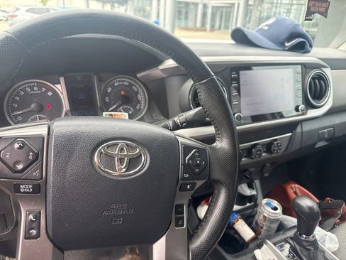 Used 2020 Toyota Tacoma SR5 AWD/4WD image 14