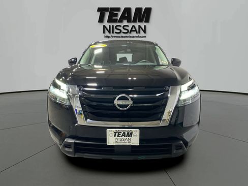 Used 2024 Nissan Pathfinder S image 2