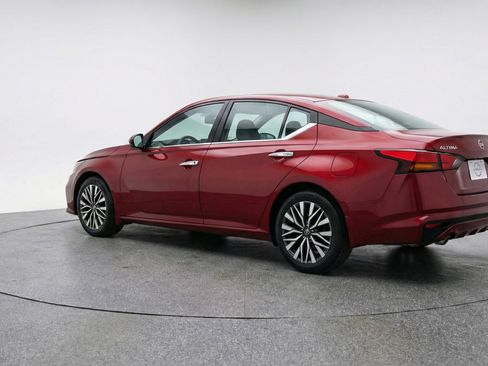 Used 2025 Nissan Altima 2.5 SV image 6