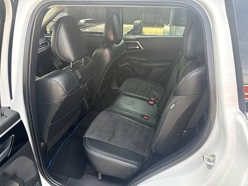 Used 2023 Mitsubishi Outlander SE AWD/4WD image 19