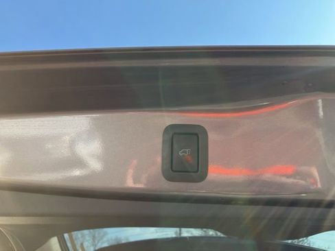 Used 2019 Toyota Highlander XLE AWD/4WD image 33