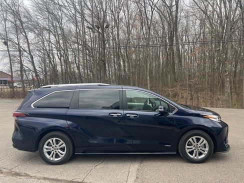 Used 2021 Toyota Sienna Platinum image 7