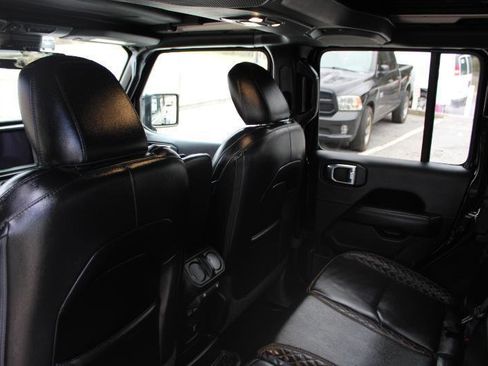 Used 2022 Jeep Wrangler Unlimited Sahara AWD/4WD image 11