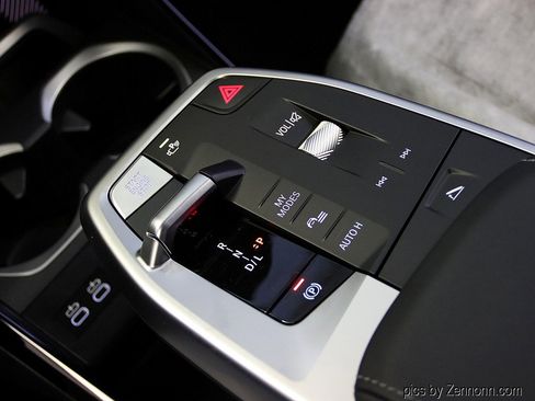 Used 2025 BMW X1 xDrive28i w/ Technology Package image 25