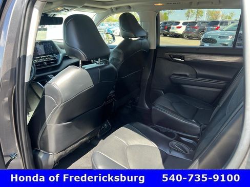 Used 2022 Toyota Highlander Platinum image 28