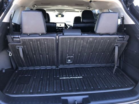 Used 2023 Toyota Highlander XLE AWD/4WD image 9