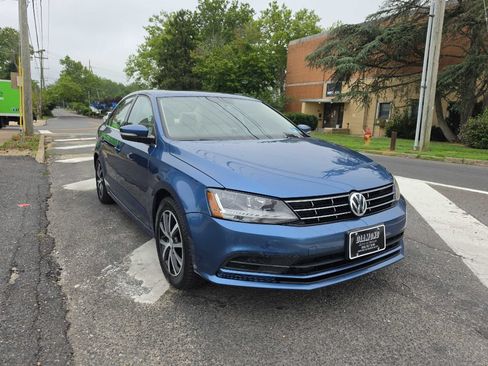 Used 2018 Volkswagen Jetta SE FWD image 3