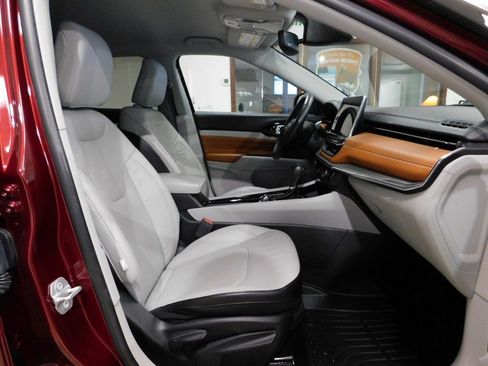 Used 2022 Jeep Compass Limited image 95