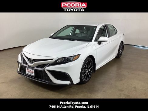 Used 2023 Toyota Camry SE AWD/4WD image 1