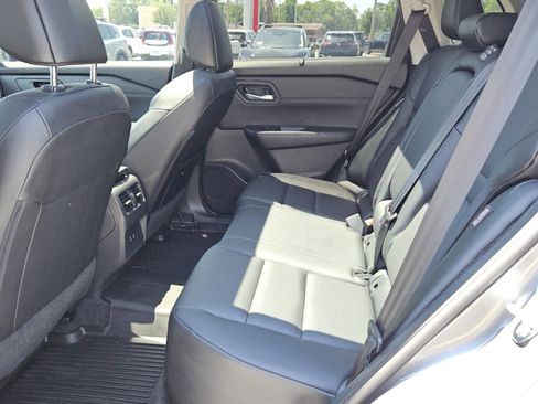 Used 2024 Nissan Rogue SV w/ SV Premium Package FWD image 4