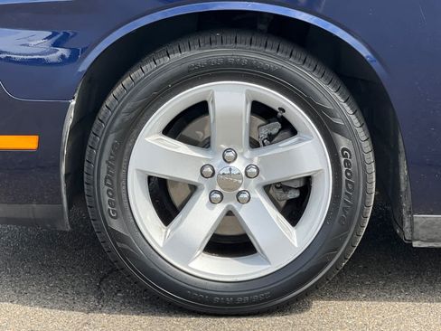 Used 2013 Dodge Challenger SXT RWD image 27