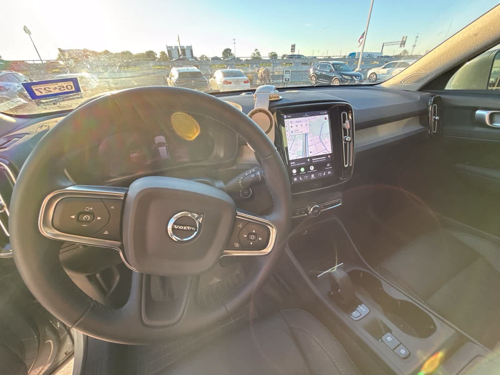Used 2023 Volvo XC40 B5 Core w/ Convenience Package AWD/4WD image 9
