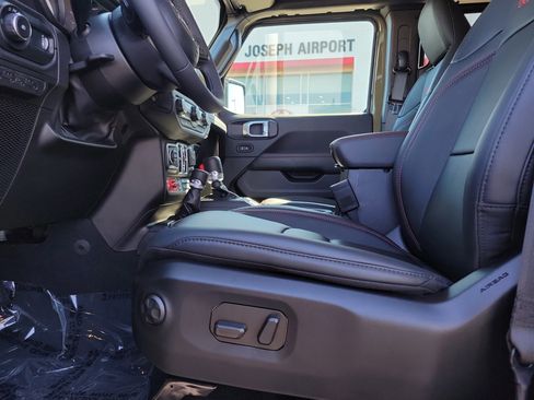 Used 2025 Jeep Wrangler Unlimited Rubicon w/ XTREMEE 35" Tire Package image 15