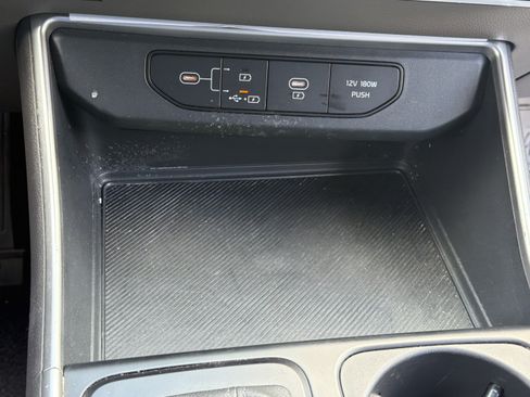 Certified 2025 Kia Carnival FWD image 8