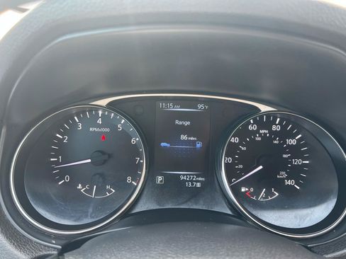 Used 2016 Nissan Rogue S AWD/4WD image 20